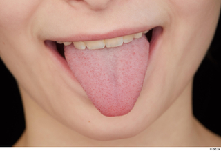 Timea tongue 0001.jpg